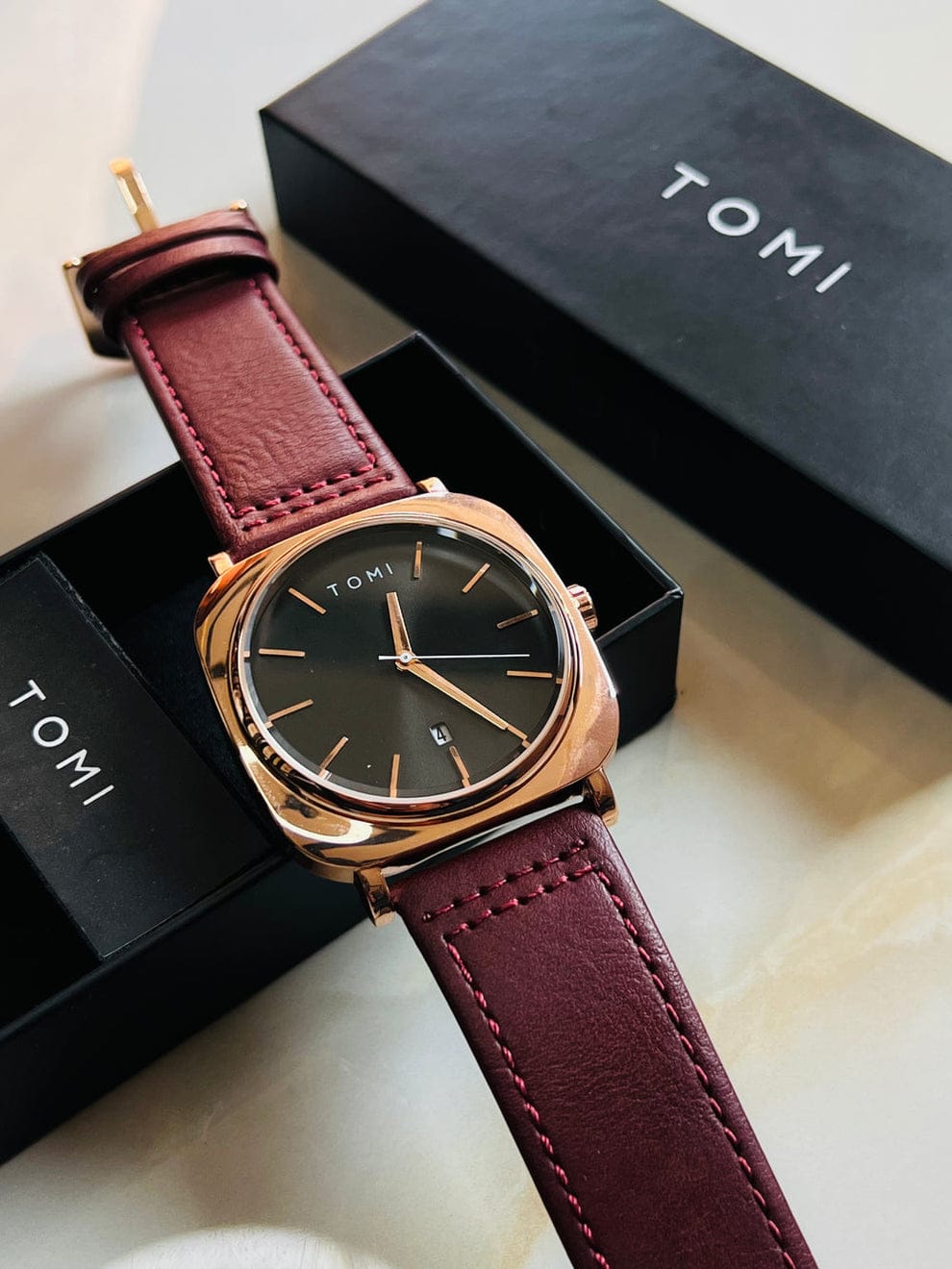 Tomi T-084 Watch – Stylish Quartz Watch with Date & Time Display